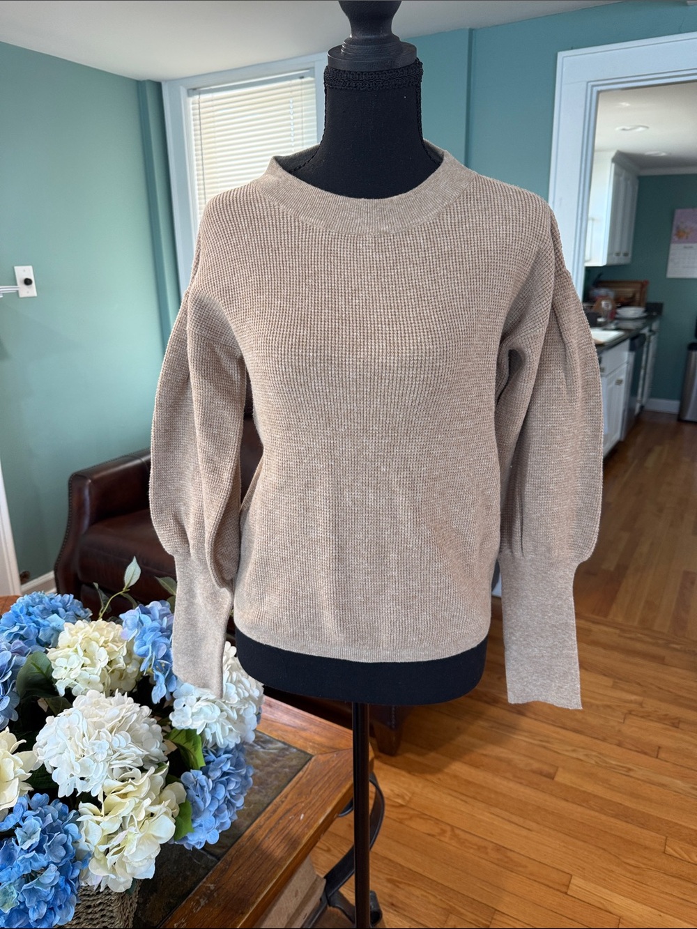 sofia by sofia vergara Taupe Puff-Sleeve Crewneck Sweater with back cutout